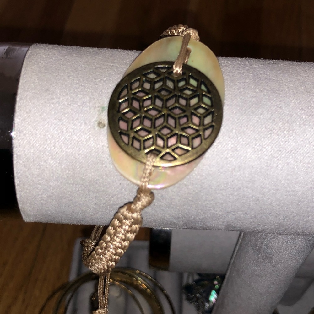 Bracelet bronze filigree and shell, slide knot